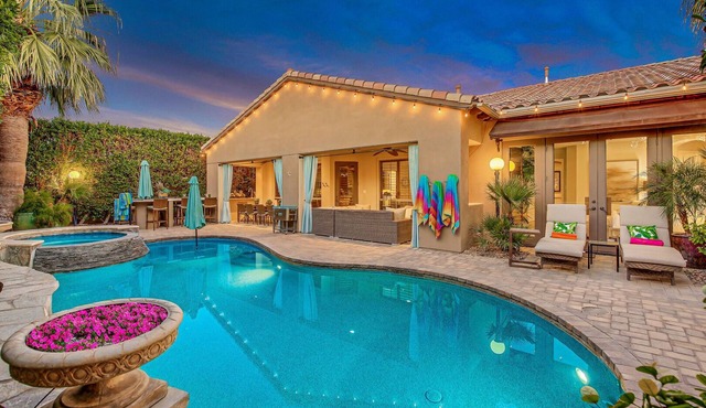 Palm Oasis: Pool, Spa, Putting Green, BBQ!