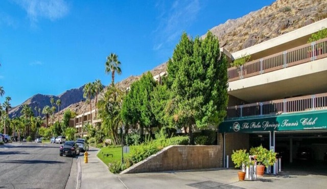 Palm Springs Tennis Club - Downtown Palm Springs