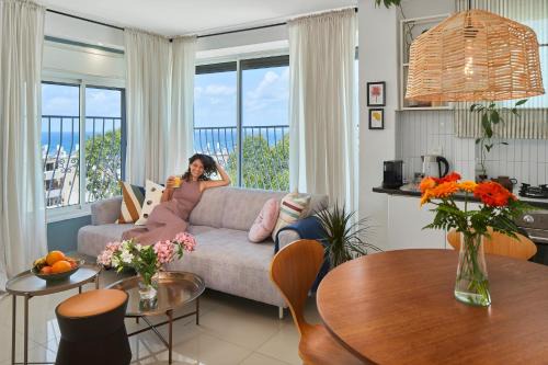Panorama Sea View! Chic Design Gem in Sha‘ar Ha‘Aliya