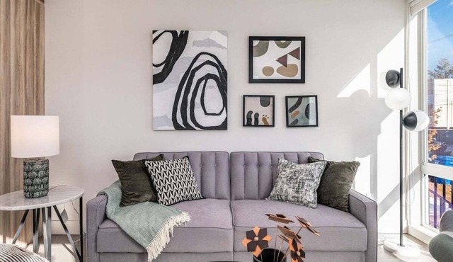 Perch - Dayton Dream: Cozy and Modern Home | Parking and City View in Seattle