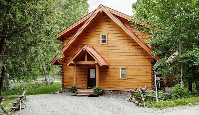 Pet-Friendly Cabin, Ideal for Family Glamping Trips in Ontario in Lanark