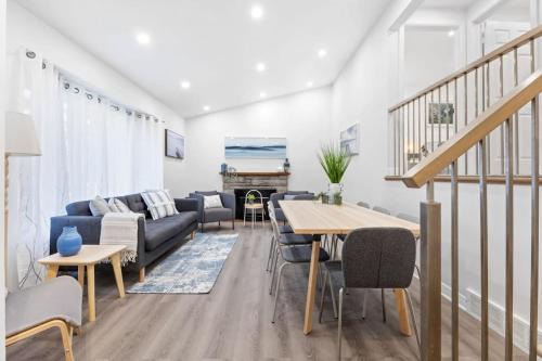 Pierrefonds 4BR House with Garden & EV station in Montreal