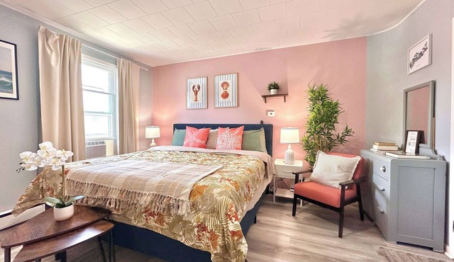 Pretty Bachelor with Balcony near River & Trails in Bridgewater