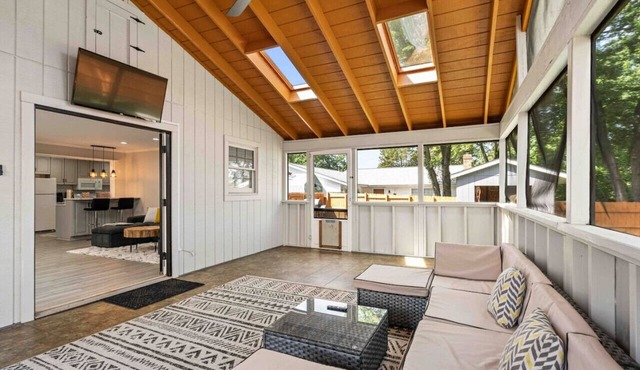 Private 3BDR, Spacious 1LVL Home, Mins to Airport in Sterling