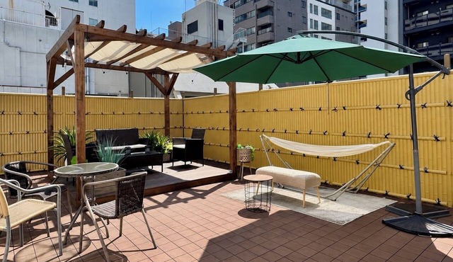Private 5-bedroom house for 14 guests | Rooftop terrace | Airport shuttle