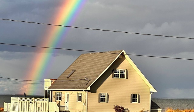 Private oceanfront cottage, amazing beach, sunsets and view-only minutes to PEI! in Murray Corner