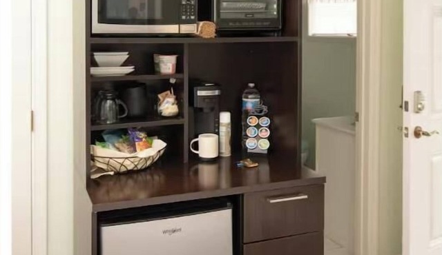 Private Studio Washer/Dryer Combo Tempur-Pedic Mattress