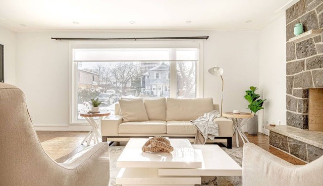 Rare find! 4 BR Exec Home in Westboro Beach with Chef's Kitchen, Guest Suite in Ottawa