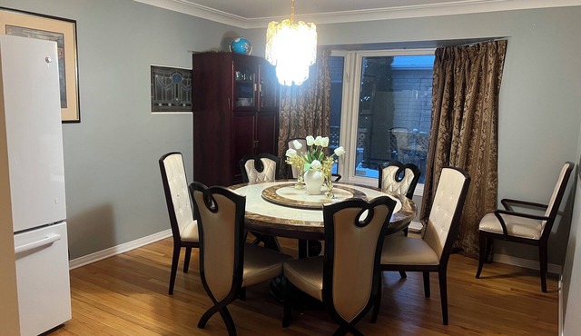 Rare Spacious 5-bedroom Home Prestigious neighborhood near downtown Ottawa