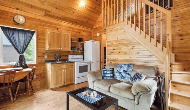 Reconnect and Unwind at this cozy 2 bedroom cabin on the Lake. in LaBelle