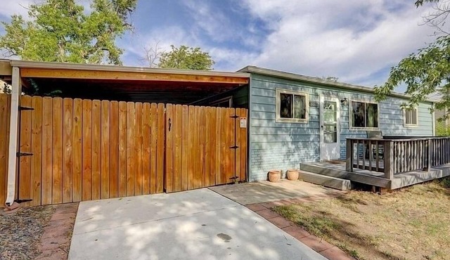 ✨Retro Wheat Ridge Retreat ~ 2B Entire House ~ Fenced Yard ~ Quiet Area 🏠