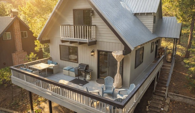 Ridgeview Retreat ~ Where Location Meets Comfort (AC!)