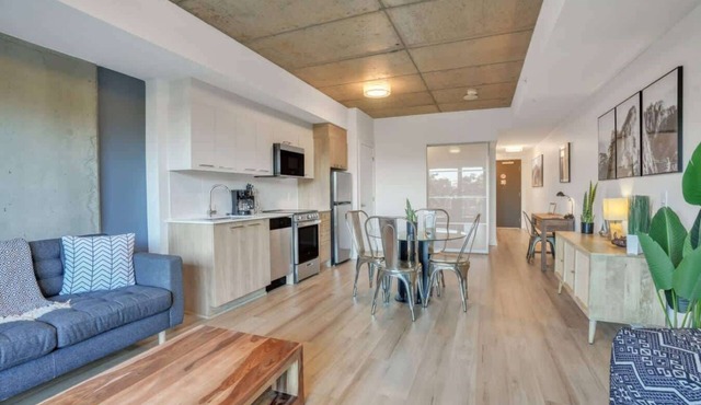 Robinson - Stylish 1-Bedroom Apartment in Sandy Hill, Ottawa (510)