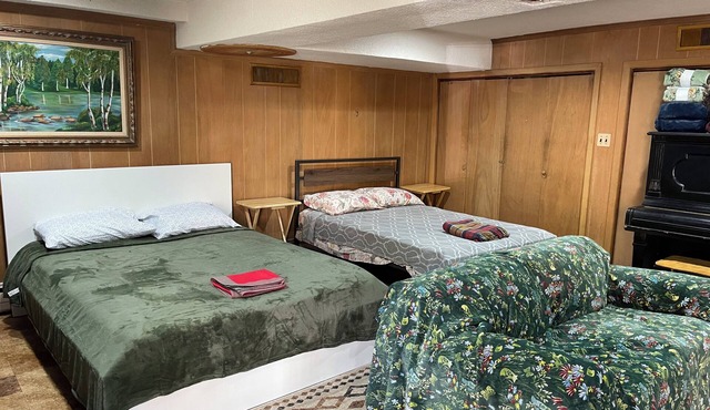 Room with Two DB Beds, Bathroom, Fridge, MW, TV, Wifi - 1 guest 64, 2 guests 120 in Silver Spring