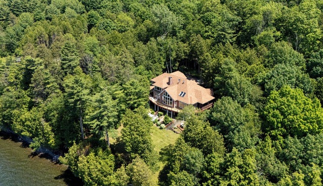 Rustic-modern Lake House in Milton Near Burlington and Eagle Mountain in Milton