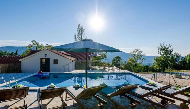 Rustic villa in Gruda with private pool