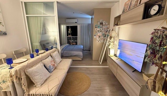 Santorini theme condo overlooking sea&mountain with private balcony in Tambon Hua Hin
