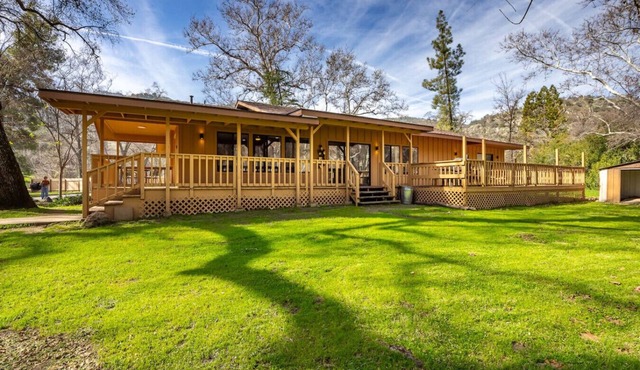 Serene Riverfront Home · Hot Tub + Private River Access – Just 150 Yards Away in Three Rivers