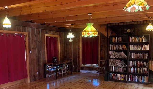 Spacious Chalet for rent in the Laurentia s, one hour from Montreal. Sleeps 4. in Saint-André-d'Argenteuil