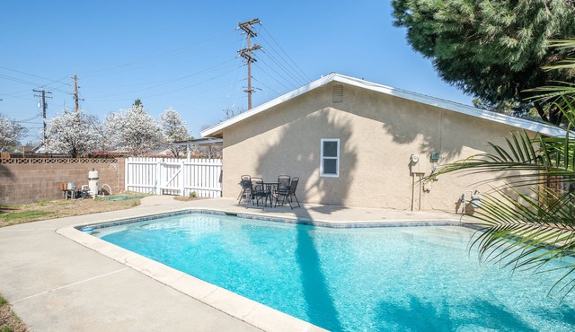 Spacious 3Bed/2Bth w Pool for Fun in Clovis in Clovis