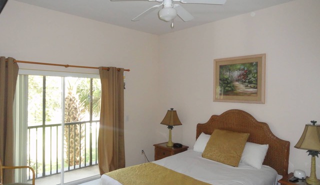 Spacious 3Br 2Ba condo located on Amenity Filled Resort Near Disney. in Davenport