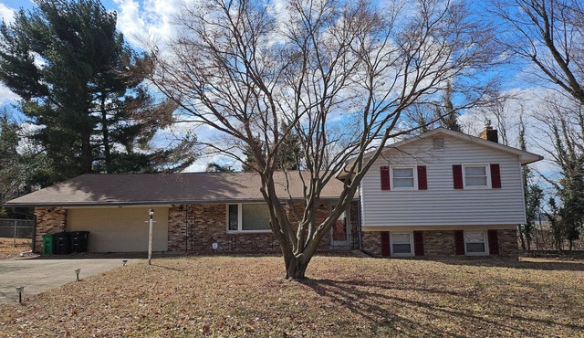 Spacious 4-bedroom house in nice Oxon Hill with WiFi, fitness room