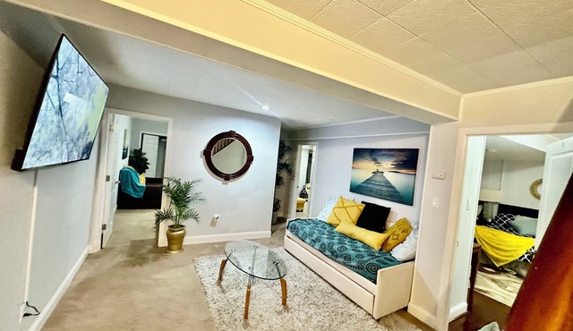 Spacious 6-bedroom house with WiFi, AC in fabulous Silver Spring in Silver Spring