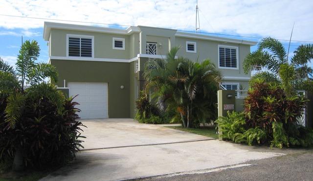Spacious, attractively decorated 2 BR 1bath gated Apt, 4 Mins to Jobos Beach in Isabela