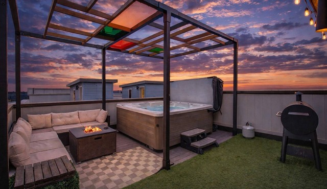 Spacious Denver Home w/Private Rooftop Spa