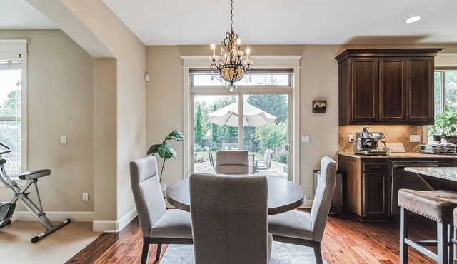 Spacious, private, 5 bedrooms 3 full bath House near Portland downtown in Beaverton