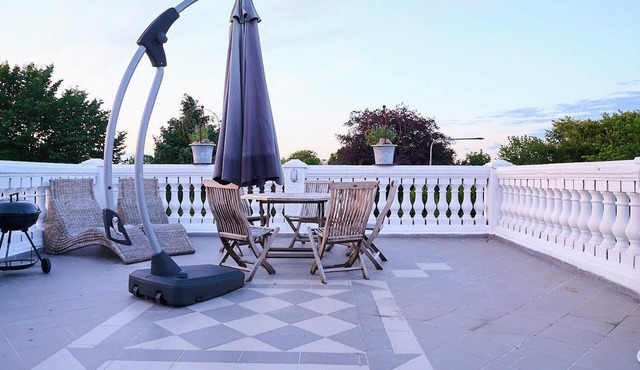 Spacious six-bedroom home. Söderrasens National Park is only 23 miles away. in helsingborg