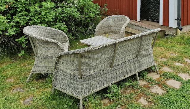 Spend a relaxing holiday in a holiday home right by a picturesque bay. in Söderköping
