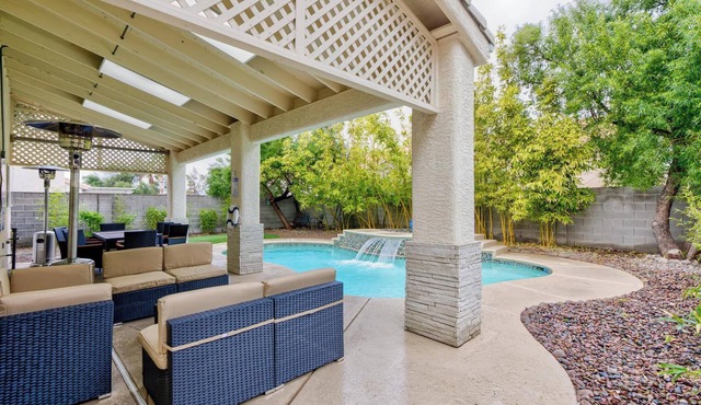 SPRING DISCOUNTED PRICE, HEATED POOL for a fee, MINS FROM STRIP, 4bed, GAME ROOM in Las Vegas