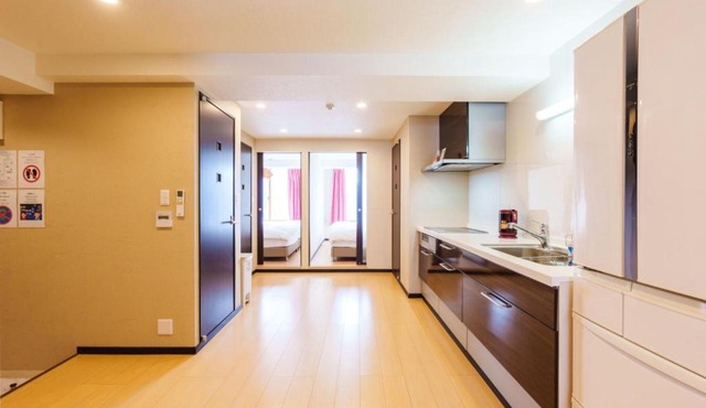 Starlight 702 - 3-Bedroom Family Suite - 2-Min Walk to Kuromon Market - Near Dotonbori & Glico Sign