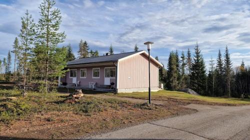 Stuga Björn - Quiet cabin at lake Edesjön in Hammerdal