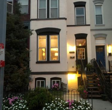 Stylish Renovated Flat, Central, Walk to DC Sights