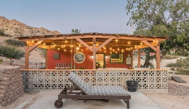 Sun Ray Ranch Cabin between Joshua Tree and Palm Springs in Morongo Valley