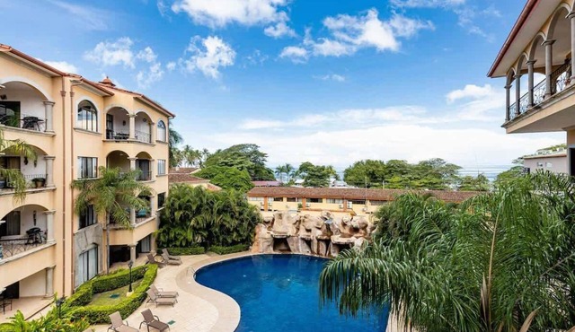 Sunrise 33- 3 Bedroom Poolside Condo