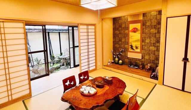 Tenkajaya Station】 10 guests｜2 bathrooms, 2 gardens｜5 min. to Namba & direct access to Kansai International Airport｜Star Inn, Japanese-style private house