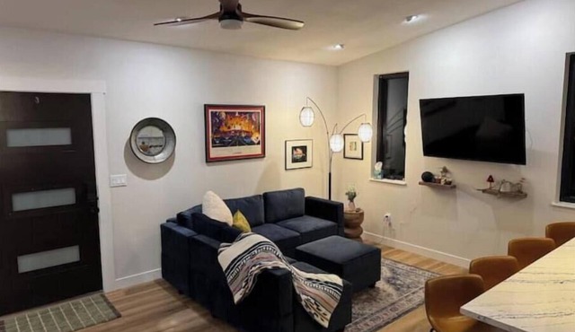 The Green House - Luxury Apartment in the Tennyson Street Area