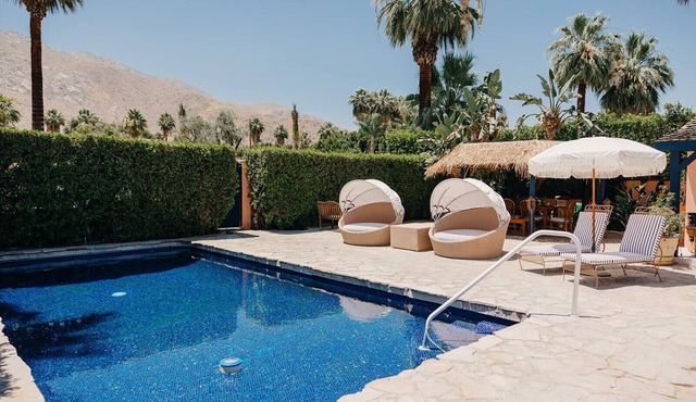 The Penguin Cottage: Sapphire Pool- Walk to town