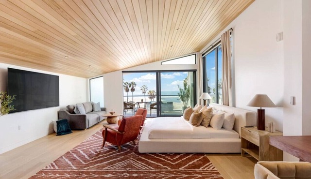 The Santa Monica Sunset - 5,000 sq ft of beachfront luxury