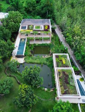 The Sinaba Orchard's Pondhouse in Buleleng
