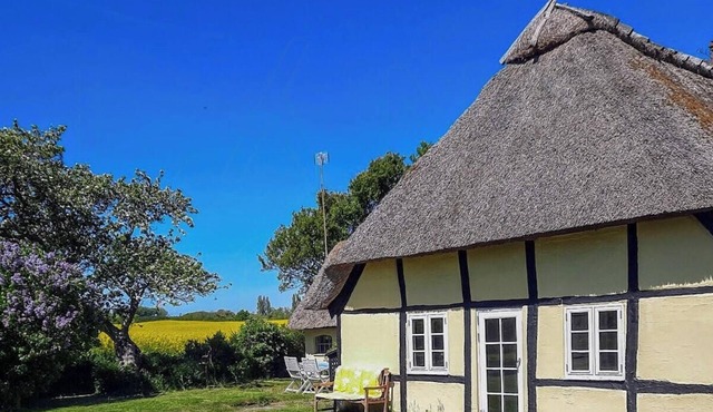 Timber-framed idyll with views of the fields in Humble