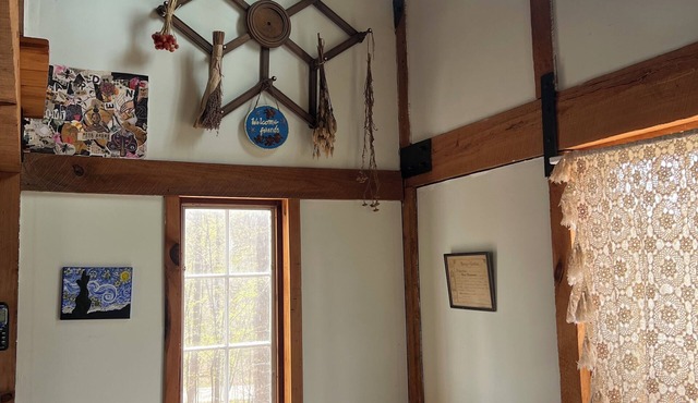 Tiny Timber frame 1-bedroom cabin in Candor with AC/Heat, Outdoor fire and tub. in Candor