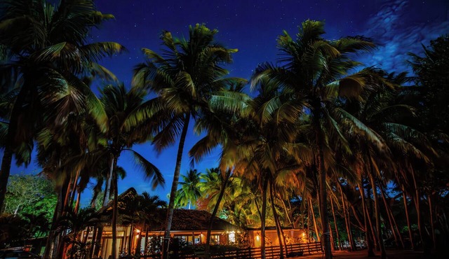 Top Private Beachfront Home 20+ Years-Sugar Sand &Surf, Sleep 13 w/4 full baths!