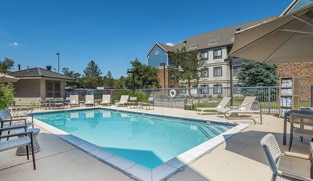 Two Spacious Suites Near Park Meadows w/Pool Access | Complimentary Breakfast in Lone Tree