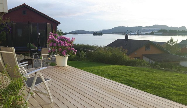 Ulsteinvik, Apartment -50m From Fjord /Sjø
