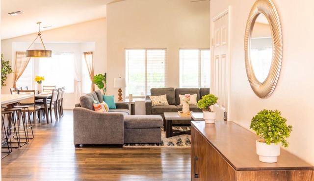 Valverde Oasis - 4BD Getaway near town center in Bakersfield