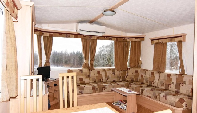Very lavishly equipped caravan with plenty of space. in Dalstorp
